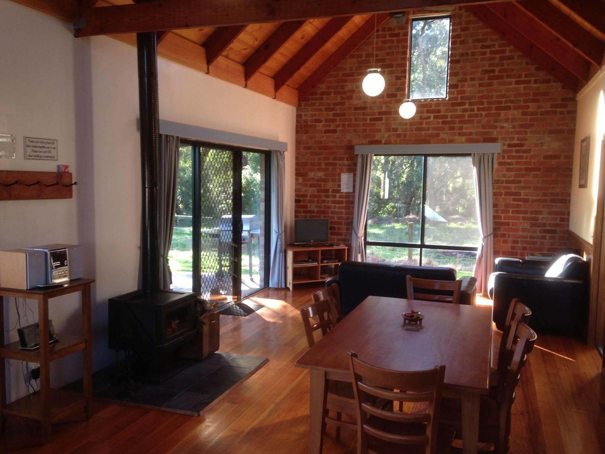 Prom Coast Holiday Lodge Waratah Bay Exterior photo